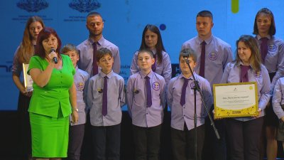 Български ученици създадоха свои училищни химни на сцената на Народния театър