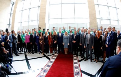 Депутатите на крака за световните вицешампиони по волейбол