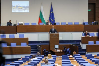 Депутатите приеха промените в законите за ръководителите на службите