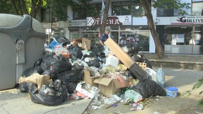 Политика по Балкански: Боклукът в Скопие в центъра на кампанията за местния вот