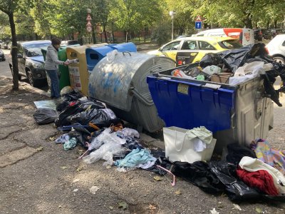 Боклукът на 300 000 жители: Препълнени контейнери в "Люлин" и "Красно село"