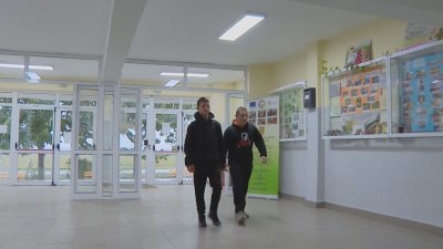 За пример: Деца намериха портмоне на пешеходна пътека в Исперих - върнаха го