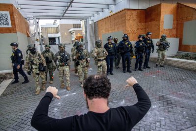 Тръмп изпраща националната гвардия в Орегон, съдия временно блокира решението