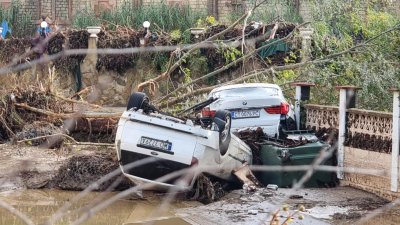 Достъпът до Елените е отворен - без ток и вода собствениците на жилища могат да се върнат в тях