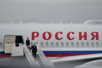 Москва за полета на Путин: Още е рано за контакт с България