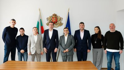 Министър Иван Пешев се срещна с представители на ОСК ЦСКА след успешния ремонт на Спортен комплекс "Къро"