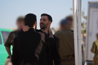 "Всички се връщате. Войната свърши": След 783 дни в плен вече са у дома последните 20 живи заложници на Хамас (ОБЗОР)