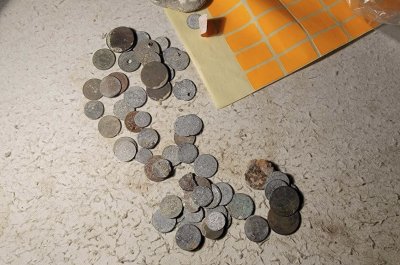 Задържаха иманяри и иззеха над 1000 предмета с вид на антични