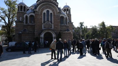 Легенди на българския футбол се простиха с Добромир Жечев