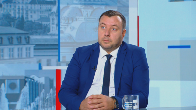 Петър Петров, "Възраждане": Никого не ритаме по кокалчетата, борим се за върховенството на правото