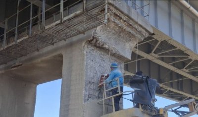Монтират се корнизни елементи и армировка в участъка в ремонт на "Дунав мост" при Русе