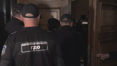 Обвиняемият за убийството в столичен мол остава в болница
