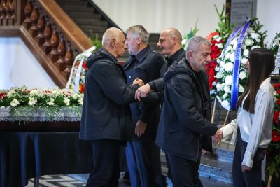 Десетки изпратиха Иван Зафиров в последния му земен път