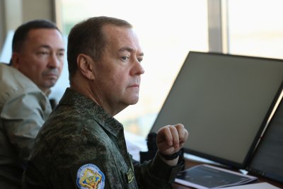 Медведев: Тръмп е "на бойната пътека" към Москва, приравнил се е с "лудата Европа"