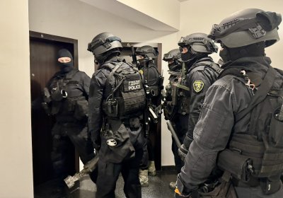 Разбиха мрежа за трафик на мигранти през България, шестима са арестувани (СНИМКИ)