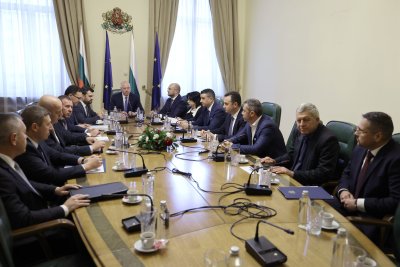 НА ЖИВО: Брифинг след съвещанието при премиера след санкциите на САЩ срещу "Роснефт" и "Лукойл"