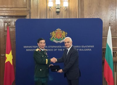 Министрите на отбраната на България и Виетнам обсъдиха партньорството в областта на отбраната