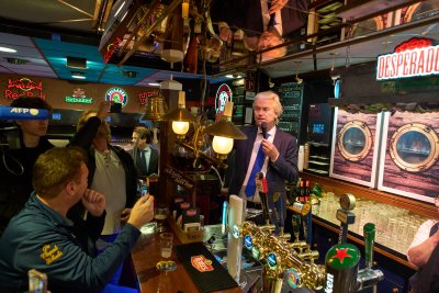 Предсрочни избори в Нидерландия: Крайнодясната партия на Герт Вилдерс води в проучванията