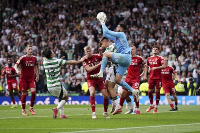 Димитър Митов записа "суха мрежа" при успех на Абърдийн в шотландското първенство