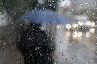 Жълт и оранжев код за валежи в понеделник, температурите падат