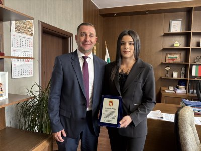 Кметът на Самоков награди младите таланти Пресиян Генов и Натали Тасева