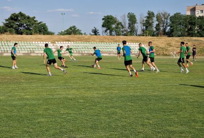 Община Стара Загора започна реновирането на тренировъчния терен на стадион "Берое"