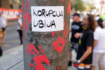 Сръбски студенти тръгнаха пеша към Нови Сад заради годишнината от трагедията на жп гарата