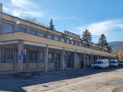 Автогарата в Перник е обявена за продажба, сочи справка в портала на НАП