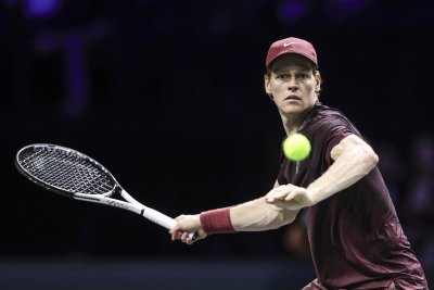 Безпроблемен успех за Яник Синер на старта на Мастърс турнира в Париж