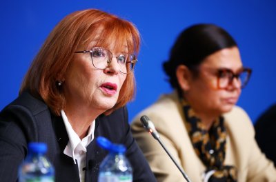 200 000 подписа за референдум за излизане от еврозоната бяха внесени в парламента