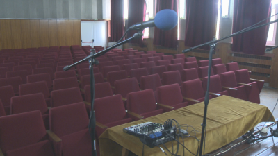 Деца с увредено зрение тренират на студено: Концертната зала на училище "Луи Брайл" се нуждае от спешен ремонт