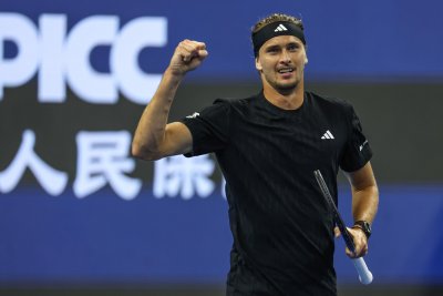 Александър Зверев продупчи билета си за четвъртфиналите в Париж