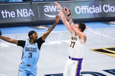 Магията на Лука Дончич вдъхнови Лейкърс за силен старт в НБА Къп (ВИДЕО)