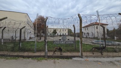 Около 40 полицаи са издирвали двамата избягали затворници в Ловеч