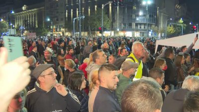 Протести и напрежение в Белград - в търсене на справедливост за трагедията в Нови Сад