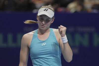 Елена Рибакина направи обрат срещу Ига Швьонтек в мач от втория кръг в група "Серина Уилямс" на Финалите на WТА в Рияд