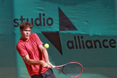 Динко Динев с втора победа и място на четвъртфиналите на турнир в Гърция