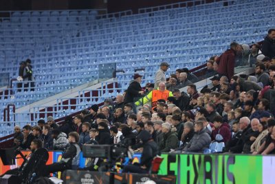 Арести и напрежение около Астън Вила – Макаби Тел Авив