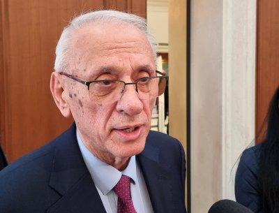 Исканото увеличение на здравната вноска не зависи от министерството, смята Силви Кирилов