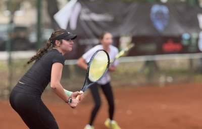 Десет българи се класираха за четвъртфиналите на турнир от ITF в Пазарджик