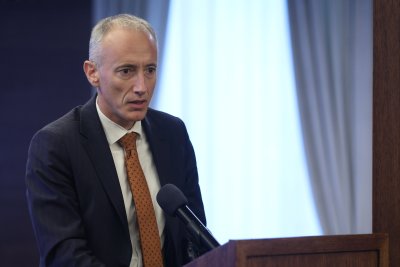 Красимир Вълчев: Очаква се през януари да влезе в сила забраната на мобилни телефони в училищата