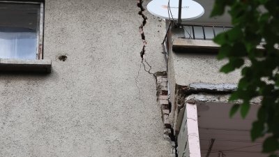 Нов сигнал за пукнатини в сграда близо до изкоп на метрото в София