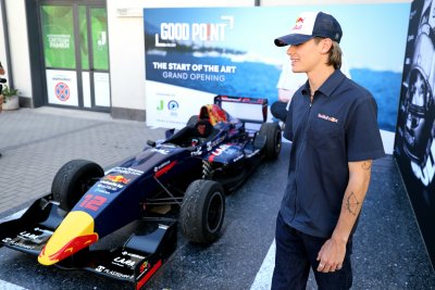 Никола Цолов с дебют във Формула 2 - последните две състезания за сезона ще бъдат в Катар и Абу Даби