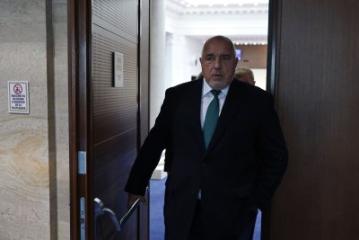 Борисов към президента Радев: Слагай вето или пускай, а не ми давай съвети