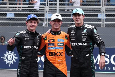 Норис удържа на натиска на Мерцедес за победа в спринта на "Интерлагос"