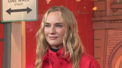 Кинозвездата Даян Крюгер откри коледния сезон в Париж