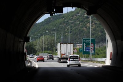 На тъмно в тунела на "Струма" в участъка София - Перник