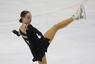 Лиа Любенова спечели бронзов медал при девойките на турнира по фигурно пързаляне "Денкова-Стависки къп"