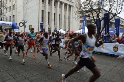 2000 бегачи от цялата страна и чужбина се състезаваха на маратон в Бургас