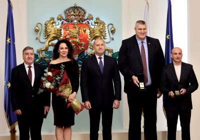 Румен Радев удостои с Почетния знак на президента изявени български спортисти